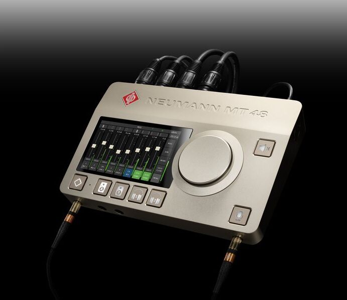 NEUMANN MONTRE LES MUSCLES